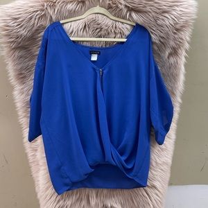 Sz Lg Royal Blue Short Sleeve Blouse w/ Zipper Detail 💙